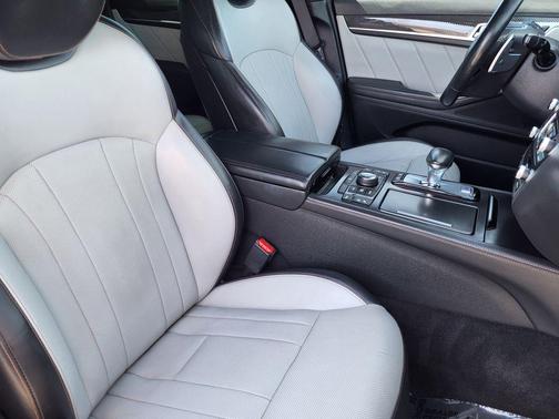 Victoria Black 2018 Genesis G80 3.3T Sport