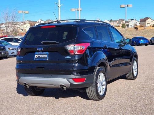 Photo 3 of 33 of 2017 Ford Escape SE