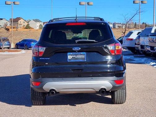 Photo 4 of 33 of 2017 Ford Escape SE
