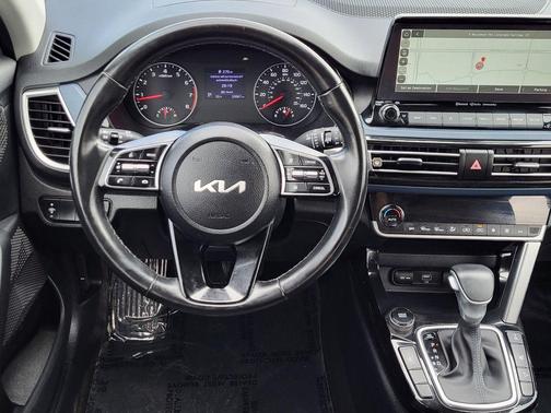 Mars Orange 2023 Kia Seltos S