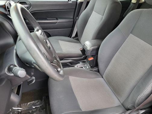 Black Clearcoat 2016 Jeep Patriot Sport