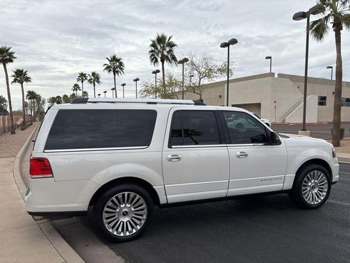 2015 Lincoln Navigator Base