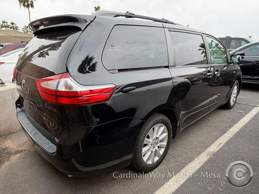 2017 Toyota Sienna XLE