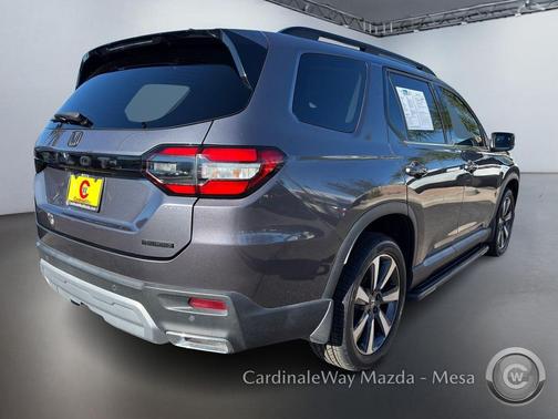 2023 Honda Pilot Touring 8-Passenger
