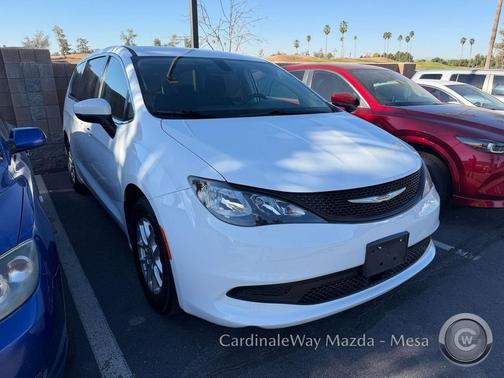 2022 Chrysler Voyager LX