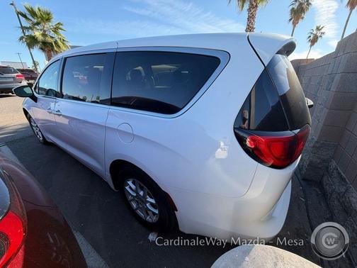 2022 Chrysler Voyager LX