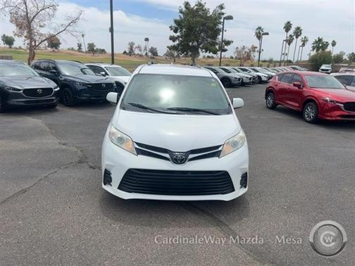 2019 Toyota Sienna LE