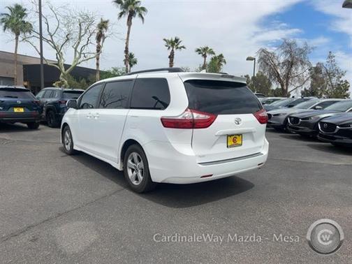 2019 Toyota Sienna LE