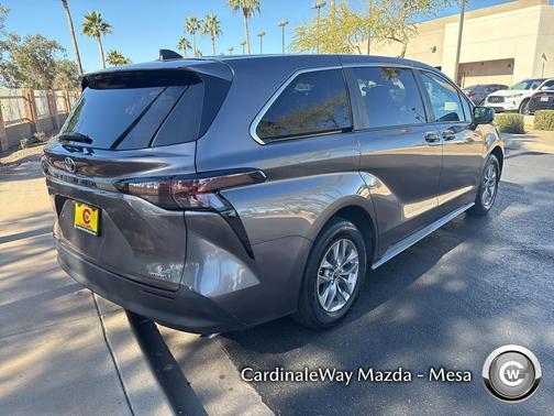 2024 Toyota Sienna LE