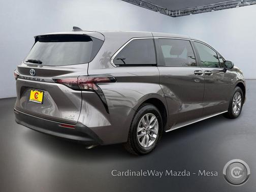 2024 Toyota Sienna LE