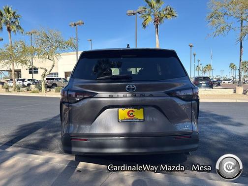 2024 Toyota Sienna LE