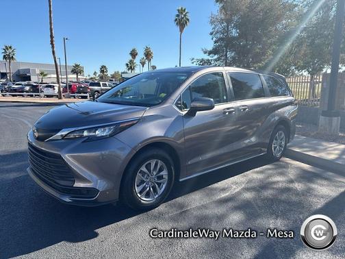 2024 Toyota Sienna LE