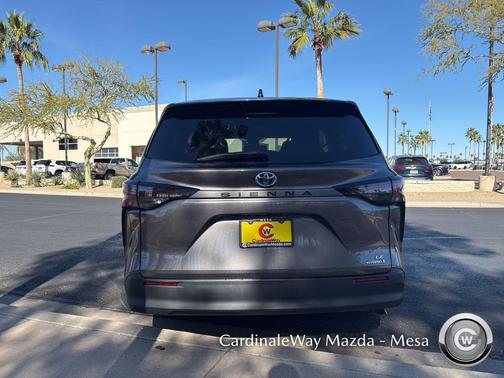 2024 Toyota Sienna LE