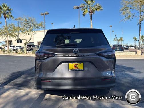 2024 Toyota Sienna LE