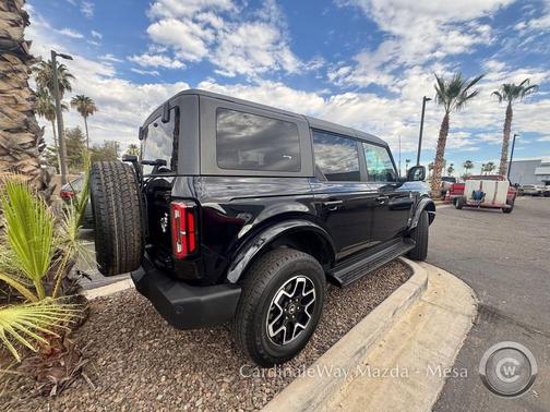 SHADOW BLACK 2025 Ford Bronco Outer Banks