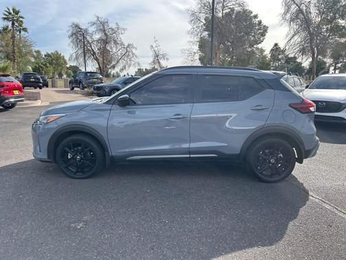 2021 Nissan Kicks SR