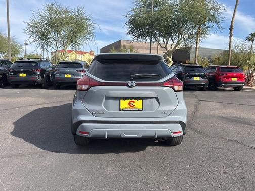 2021 Nissan Kicks SR