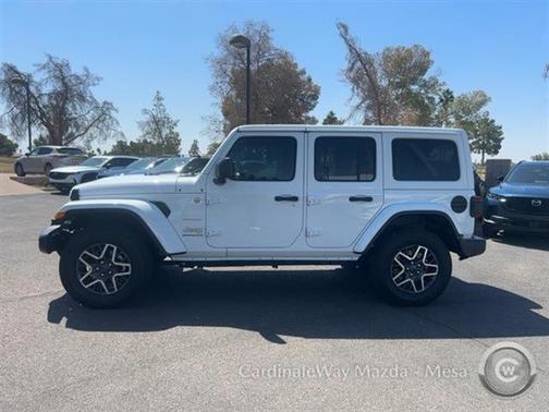 2024 Jeep Wrangler 4-Door Sahara 4x4