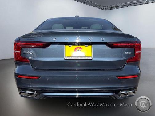 2022 Volvo S60 T5 Momentum