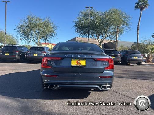 2022 Volvo S60 T5 Momentum