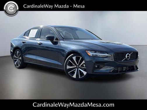 2022 Volvo S60 T5 Momentum