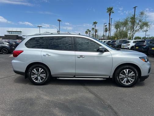 2020 Nissan Pathfinder SL 2WD