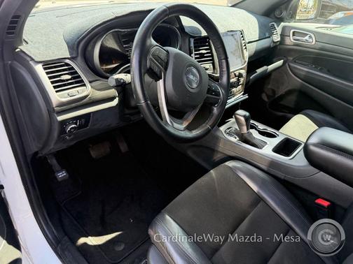 Bright White Clearcoat 2022 Jeep Grand Cherokee Laredo