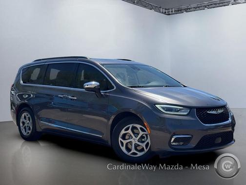 Granite Crystal Metallic Clearcoat 2023 Chrysler Pacifica Limited