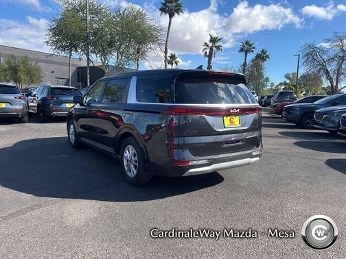 2024 Kia Carnival LX