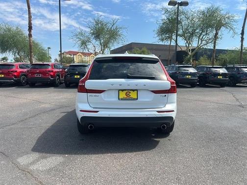 2021 Volvo XC60 T5 Momentum