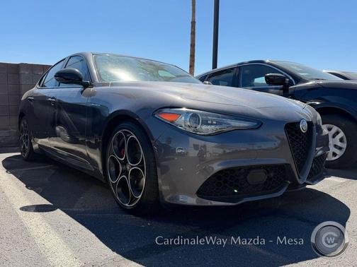 Vesuvio Gray Metallic 2022 Alfa Romeo Giulia Ti
