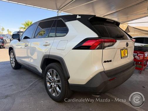 Blizzard Pearl 2021 Toyota RAV4 XLE Premium