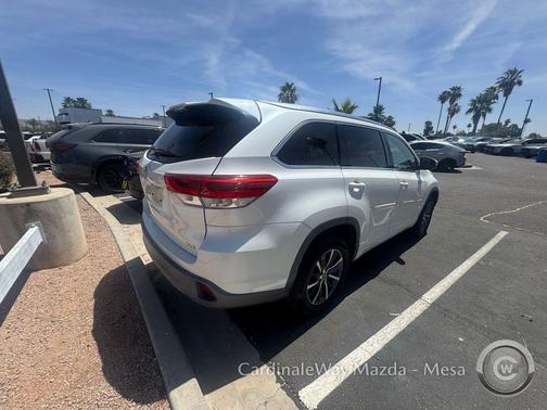 Blizzard Pearl 2017 Toyota Highlander XLE