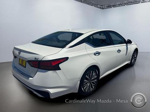 Pearl White Tricoat 2023 Nissan Altima 2.5 SV