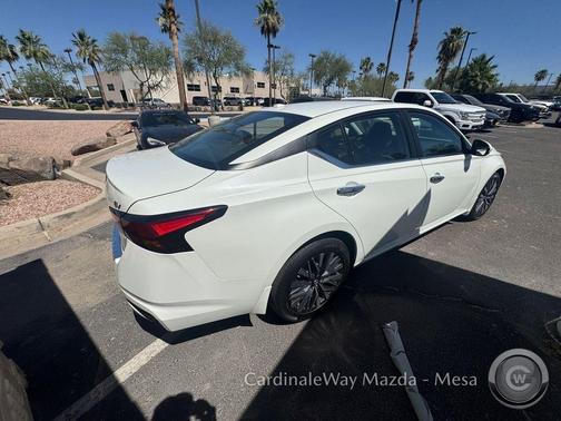 Pearl White Tricoat 2023 Nissan Altima 2.5 SV
