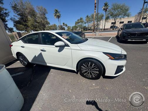 Pearl White Tricoat 2023 Nissan Altima 2.5 SV