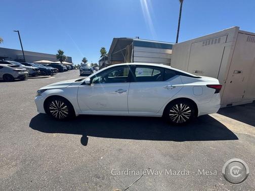 Pearl White Tricoat 2023 Nissan Altima 2.5 SV