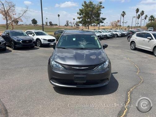 2023 Chrysler Voyager LX