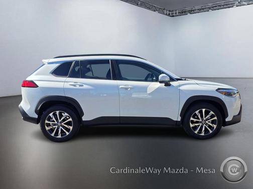 2024 Toyota Corolla Cross XLE
