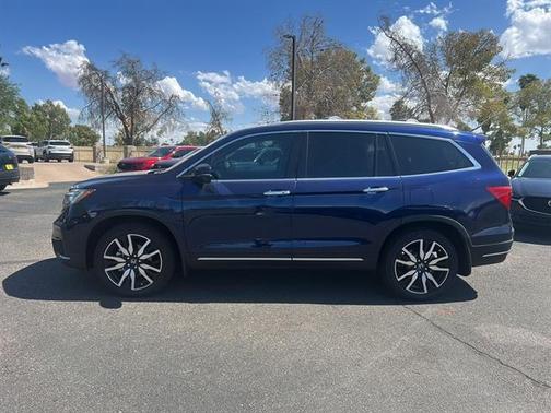 2022 Honda Pilot Touring 8-Passenger