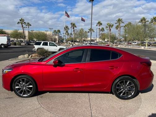 Photo 4 of 32 of 2018 Mazda Mazda3 Grand Touring