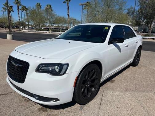 Photo 3 of 29 of 2019 Chrysler 300 Touring