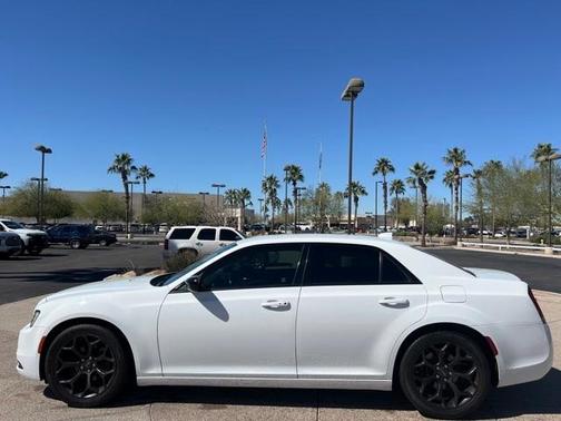 Photo 4 of 29 of 2019 Chrysler 300 Touring