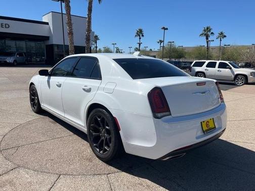 Photo 5 of 29 of 2019 Chrysler 300 Touring