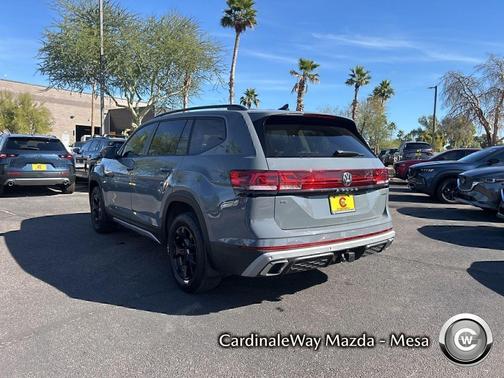 2024 Volkswagen Atlas 2.0T SE w/Technology 4MOTION