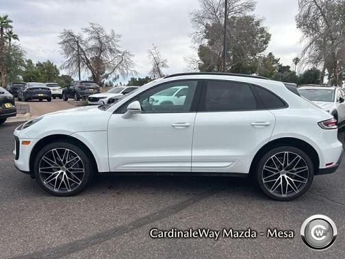 2022 Porsche Macan Base