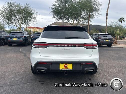 2022 Porsche Macan Base