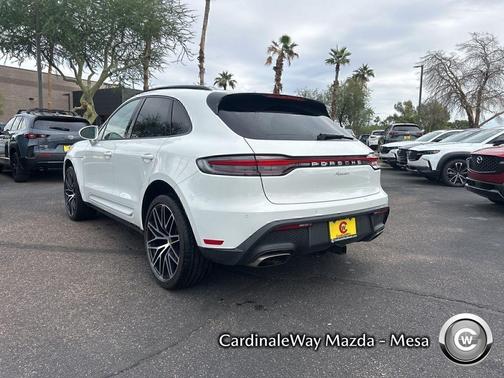 2022 Porsche Macan Base