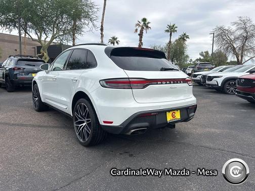 2022 Porsche Macan Base