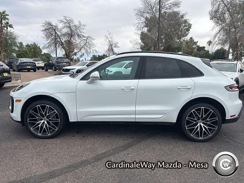 2022 Porsche Macan Base